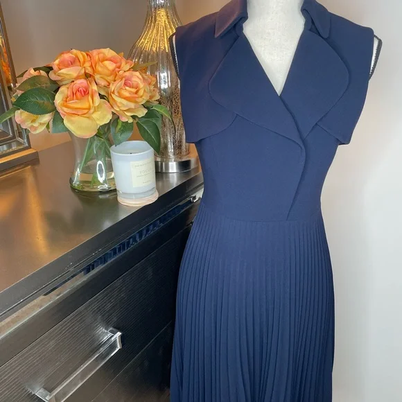 Karen Millen Sleeveless Pleated Skirt Trench Dress in Navy Size 6US - Picture 5 of 16